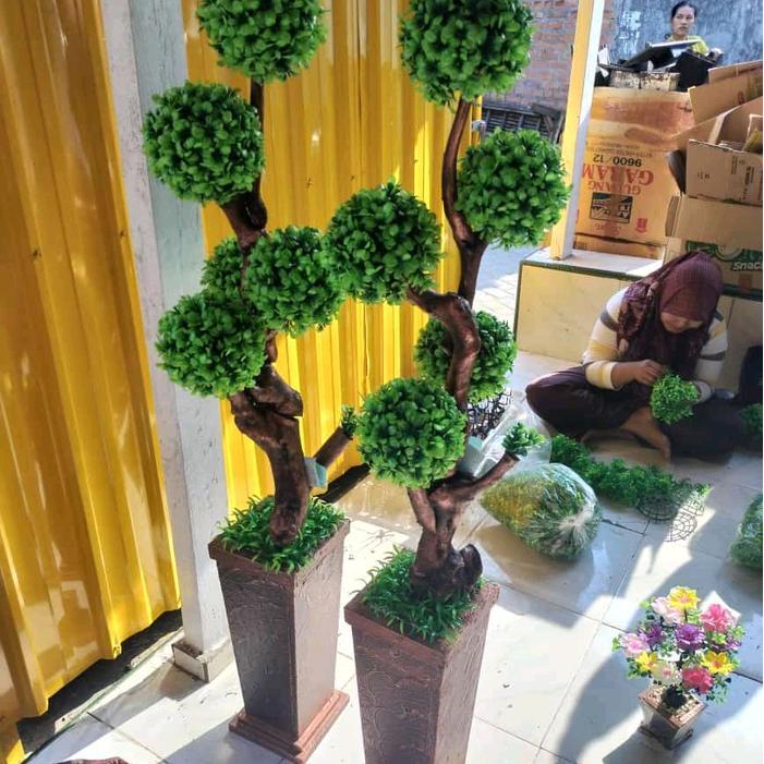 Bonsai Bola-Bola Tinggi 120cm Hiasan Vas Plastik dengan 5 Bola DM 10cm