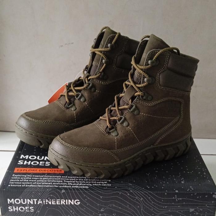 Eiger Synapcer High Sepatu Hiking High Cut Berbahan Kulit Suede dengan Outsole Karet dan Insole Orth