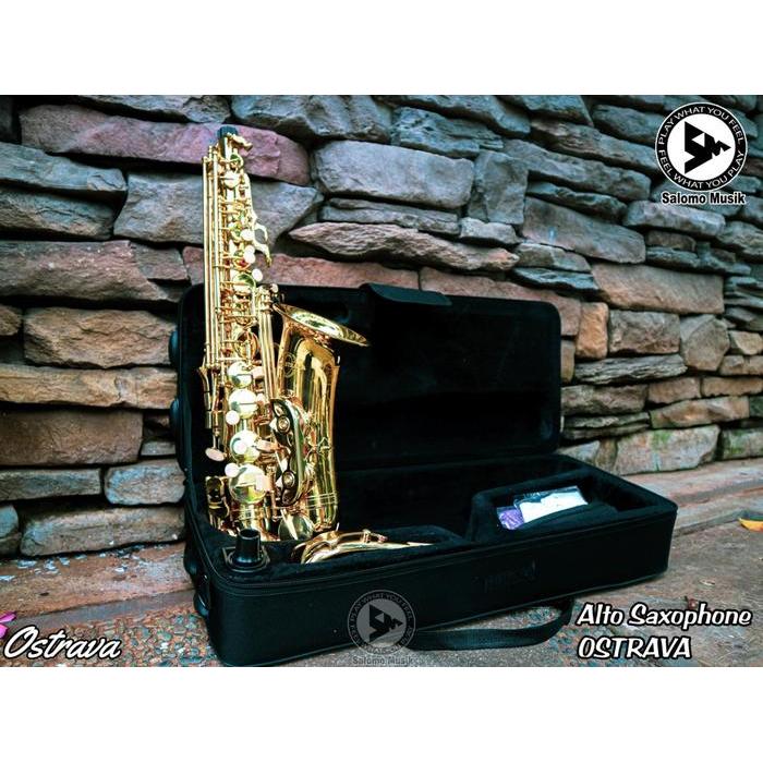 Paket Alto saxophone Ostrava Gold + Stand Saxophone
