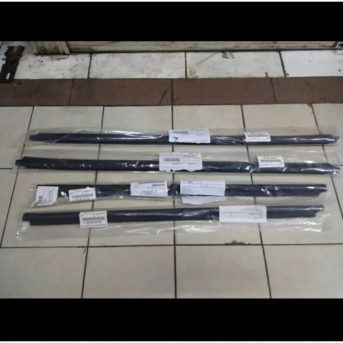 Karet kaca pelipit bagian dalam Original Fortuner 2005 2006 2007 2008 2009 2010 2012 2013 2014 2015