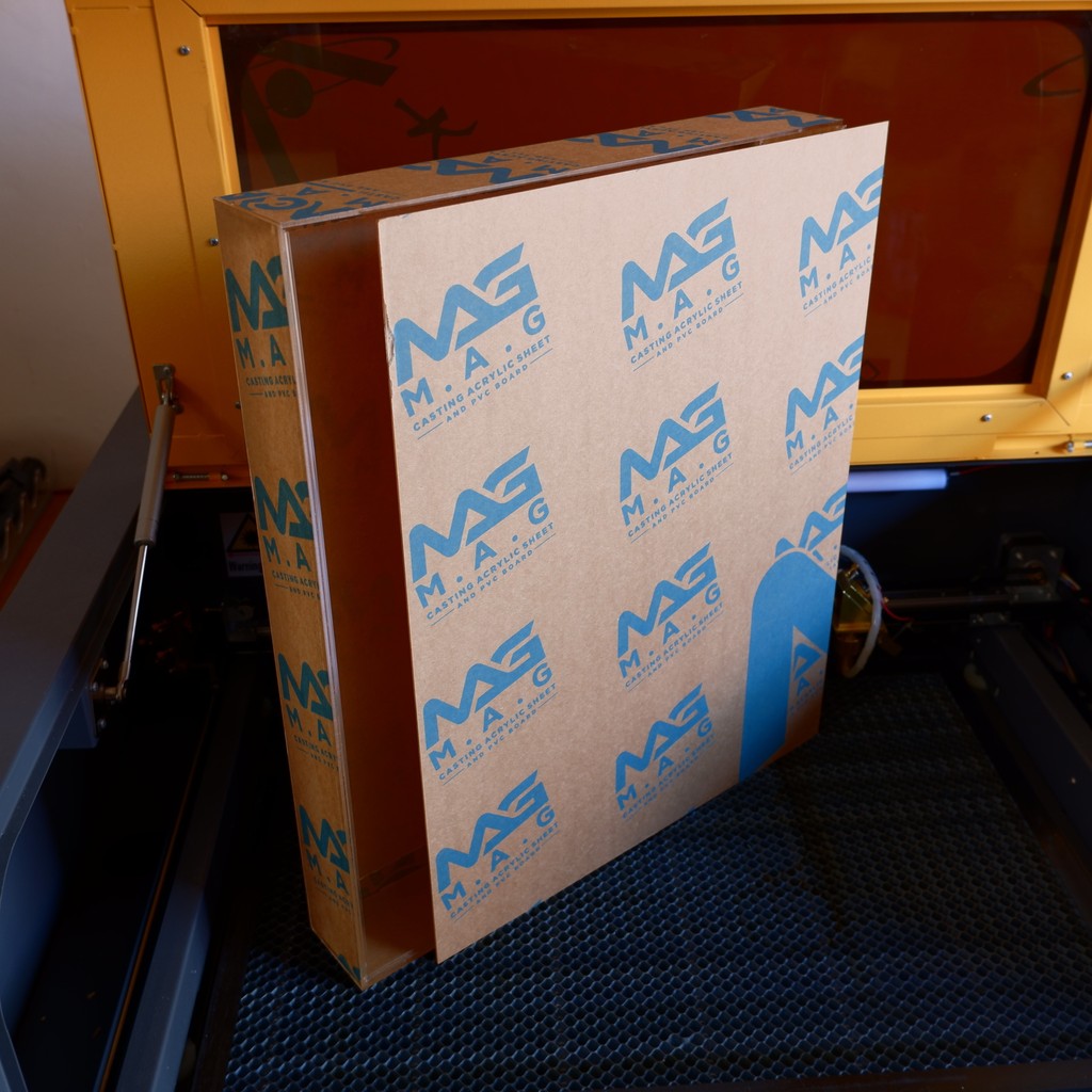 Box Kotak Akrilik Bingkai Mahar Tutup Sliding 40x50 cm