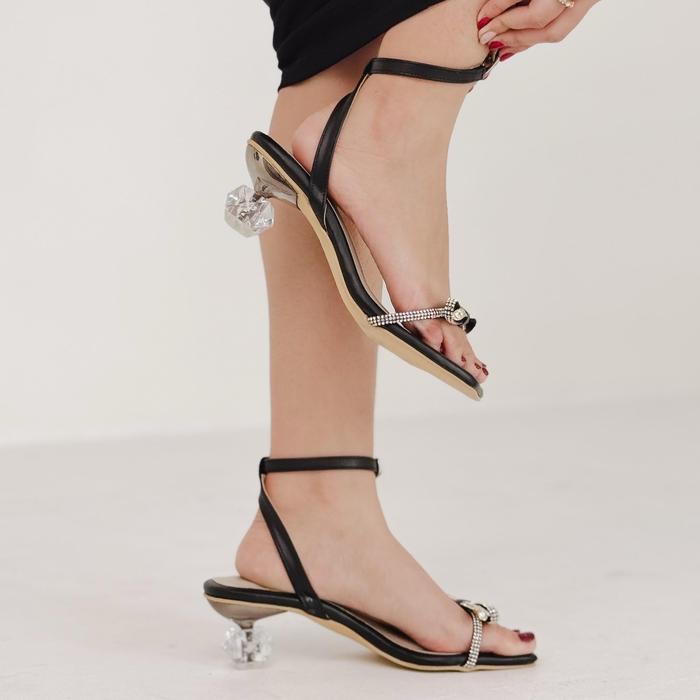 NAMASKARA Claire Pesta Sandal Hak Wanita 5 cm dengan Desain Estetik, Model Pesta yang Nyaman untuk S