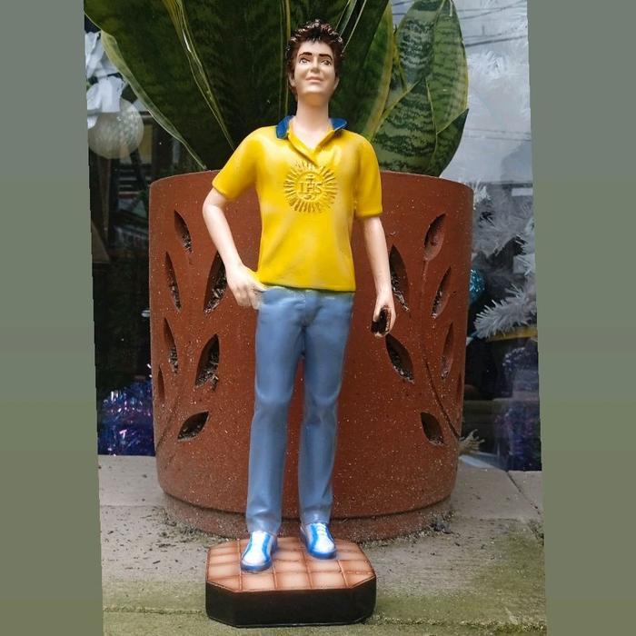 Patung Santo Carlo Acutis Fiber 30 cm untuk Dekorasi Religi