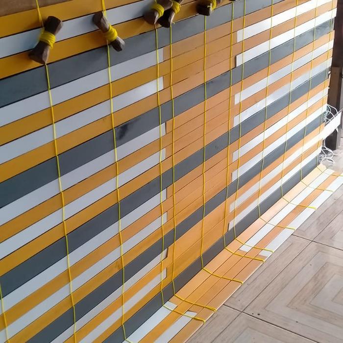 Tirai Kerey Kayu Motif Ukuran 2,5x2 Meter Penghalau Hujan dan Panas