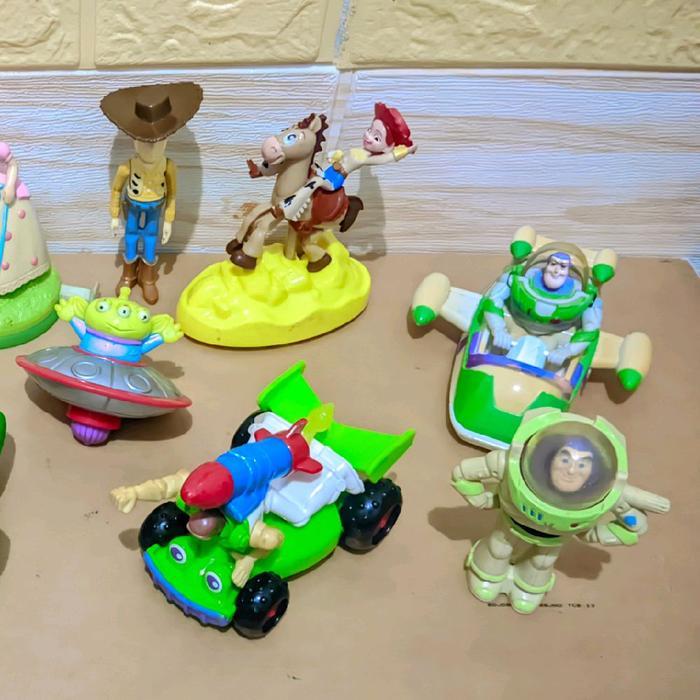 HOT SALE TOY STORY 12 FIGURE TAKEALL BY DISNEY & MCD TERMURAH