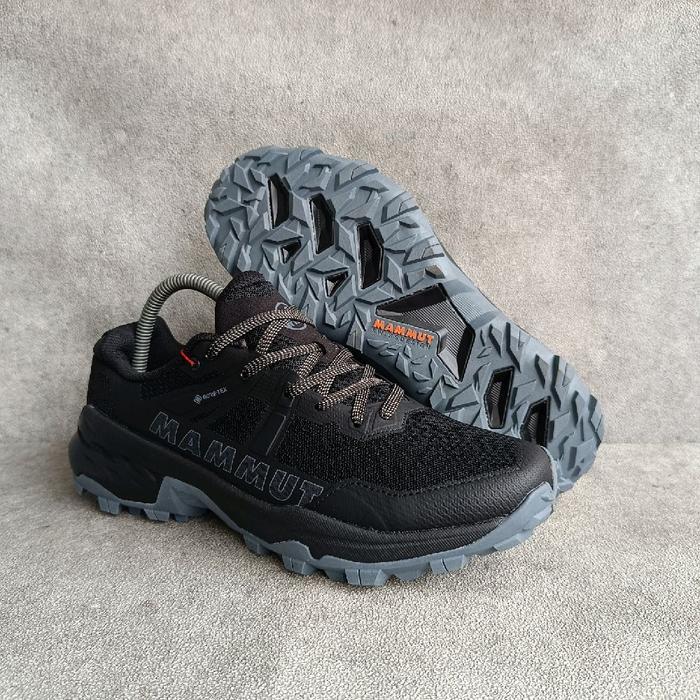 Sepatu Outdoor Mammut Sertig II Low Black Grey