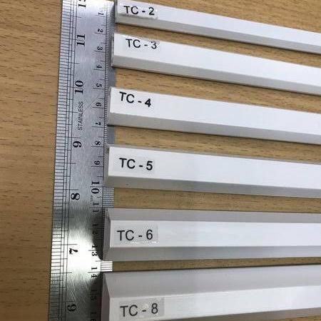 Tutup Kabel Dak PVC Ducting Pelindung Kabel Trapesium Putih 1 Meter