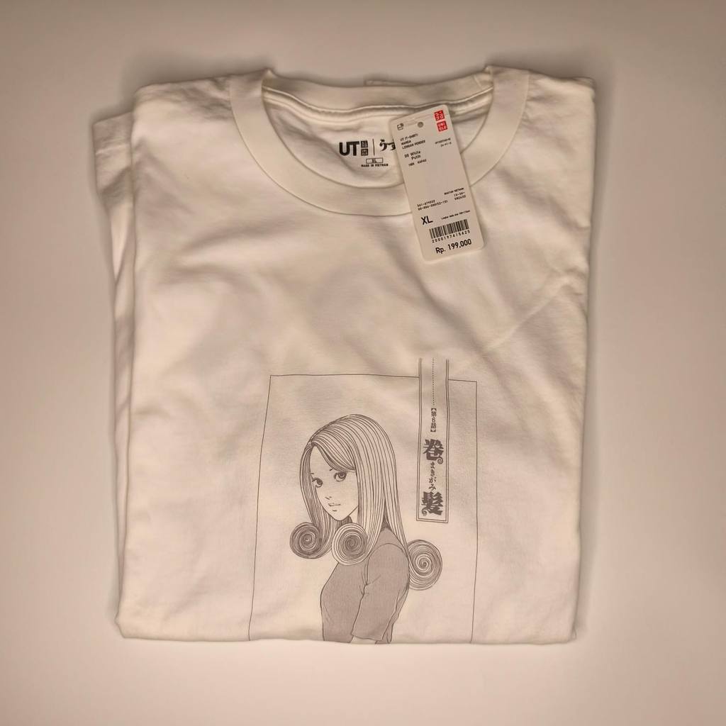 Kaos T-Shirt Uniqlo UT Junji Ito Uzumaki White