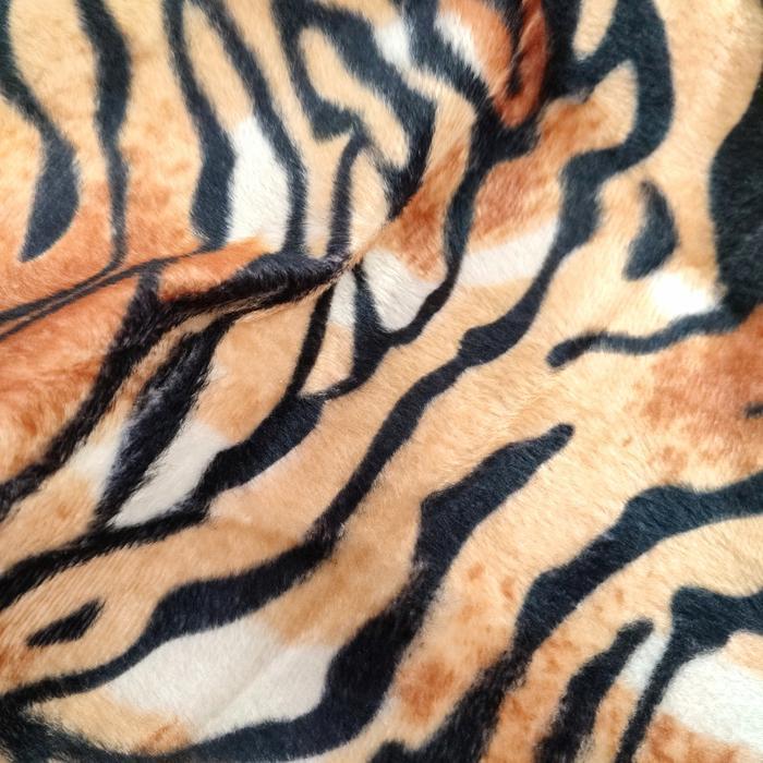 Kain Bludru Motif Bulu Macan untuk Sarung Bantal Boneka