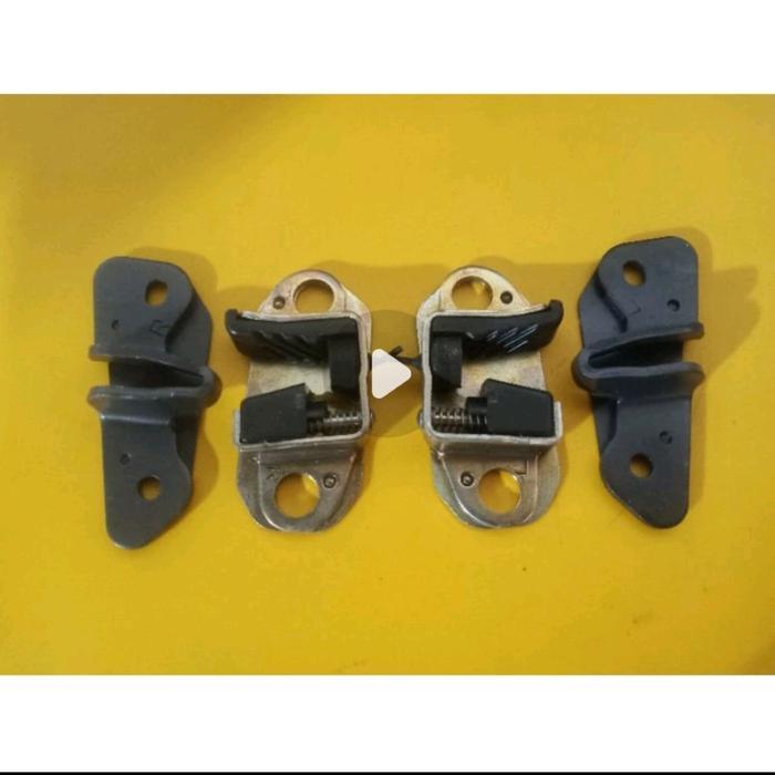 Bracket Pintu Tahanan Pintu Set Stoper Pintu Kijang Kapsul 1997-99