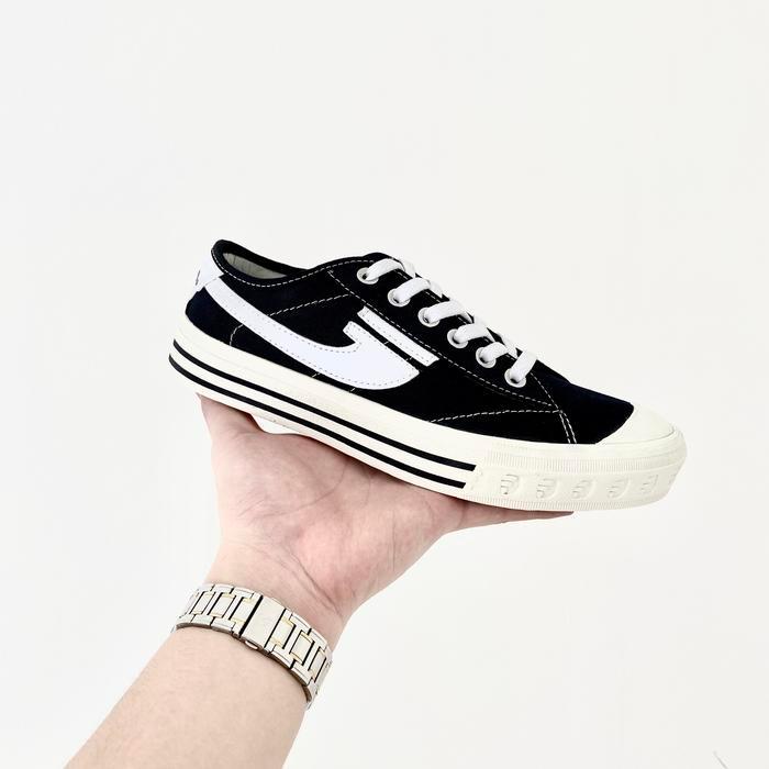 Compass - Sepatu Fomo. Astro Series Black White 36-43 Canvas Shoes Casual Sneakers Pria Sepatu