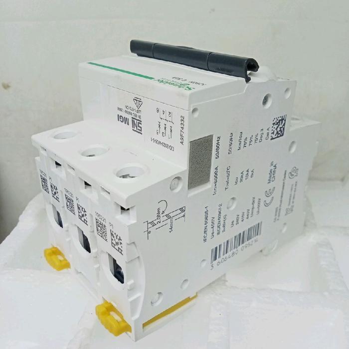 Mcb 3P 32A Ic60N Schneider Original / Mcb 3Phase 32Ampere / Mcb C32 Ic60N A9F74332 Acti9 Schneider
