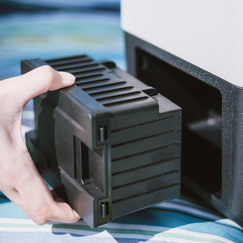 Car Refrigerator Built-in Lithium Battery with 15600mAh Built-in Plug and Play Charger Portable