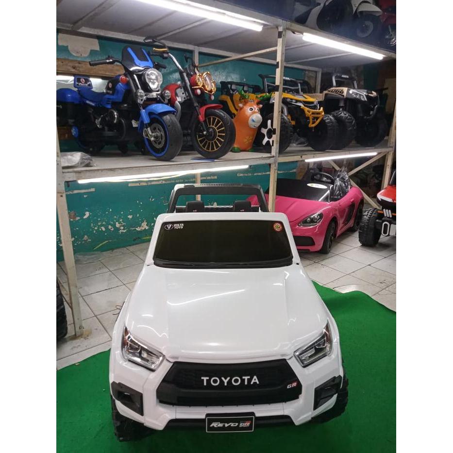 Mainan Mobil Aki Toyota Hilux GR Jumbo Lisensi
