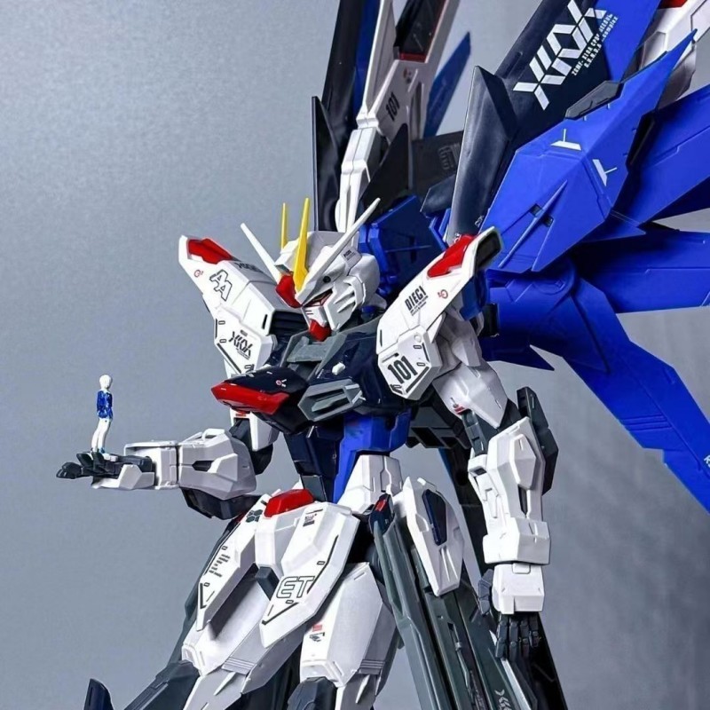 DABAN 6650 MG 1/100 Freedom 2.0 ZGMF-X10A Assembly Model Kit Collector's Grade Action Figure