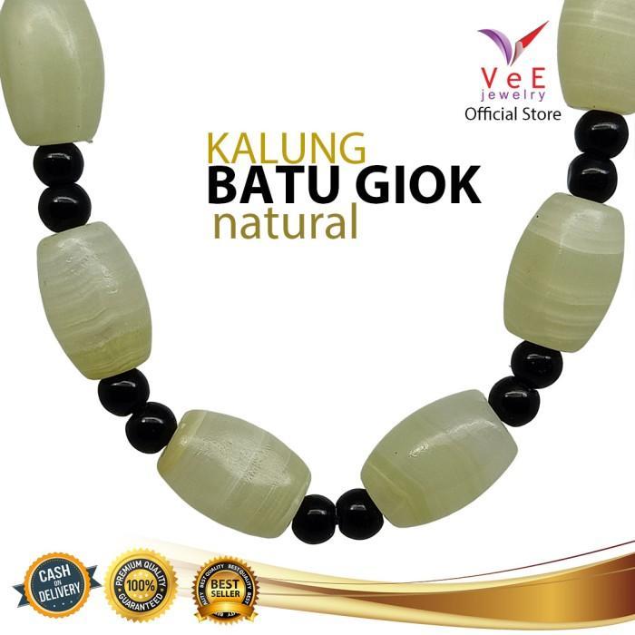 Kalung Liontin Batu Giok Oval Putih Hijau dengan Tali Semi Kulit Panjang Bisa Diatur