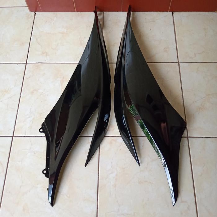 Body Belakang Revo Fit Karbu Hitam