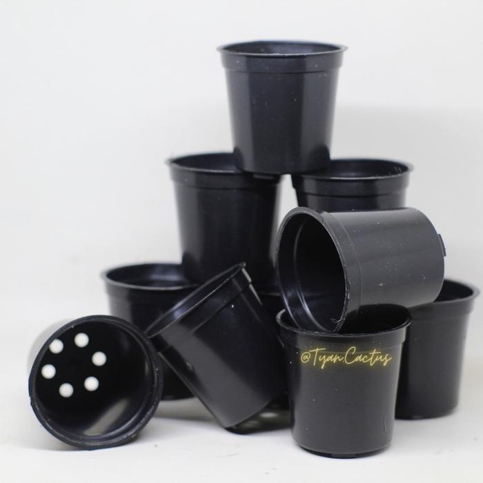 Pot plastik / pot hidroponik 8cm Hitam