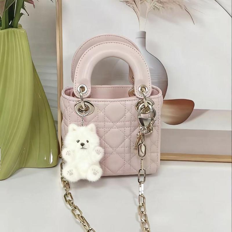 Samoyed Dog Keychain Cute Plush Pendant Ultra Soft Stuffed Doll Toy for Backpack Purse and Everyday
