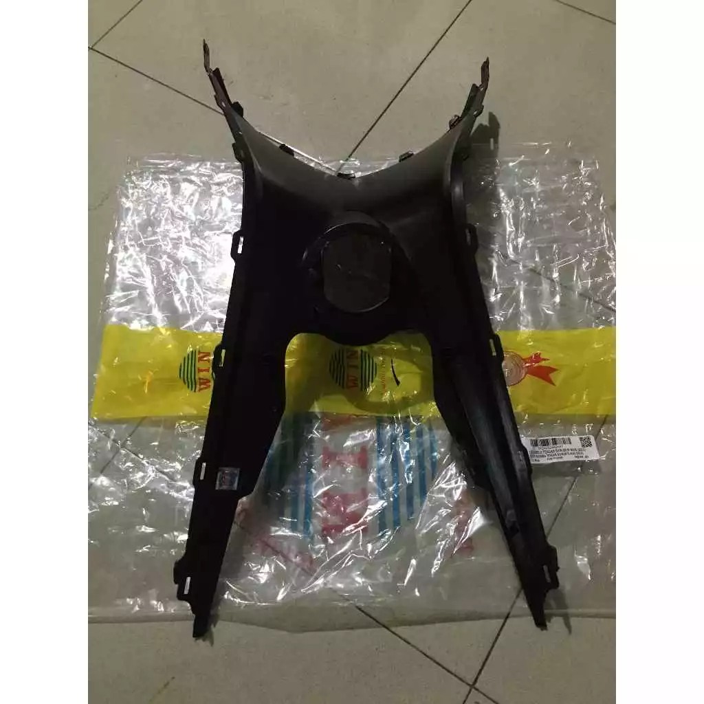 COVER DEK TENGAH BAWAH_YAMAHA NMAX 150 2015 2016 2017 2018 2019 ORIGINAL WIN / LEGSIL TENGAH BAWAH