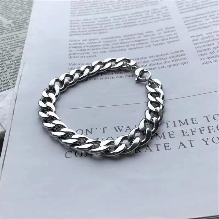 Gelang Rantai Kuba Pria Baja Titanium Panjang 19 cm