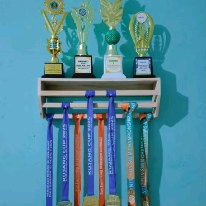 Rak Gantungan Medali Piala /Rak Piala/ Gantungan Dinding Kayu mahoni Serbaguna