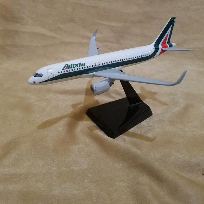 Khusus Gosend Miniatur Pesawat A320 Alitalia