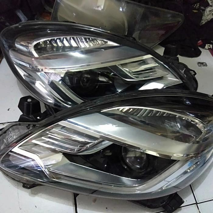 lampu depan mobilio RS