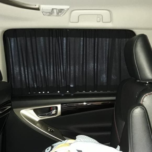 Tirai Kaca Mobil Innova Lama 2 Panel Tengah Material Kain Berkualitas Warna Hitam
