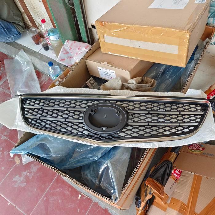 GRILL VIOS 2003-2005 OK.