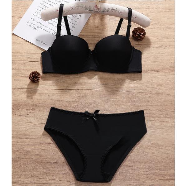 Set Bra dan Celana Dalam Wanita Motif Polos Berkawat, Tersedia Warna Hitam Ukuran 32/70B