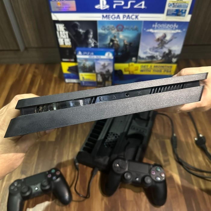 PS 4 SLIM ISTIMEWA SONY PS 4 hdd 1 tb + cooling fan plus 2 stick