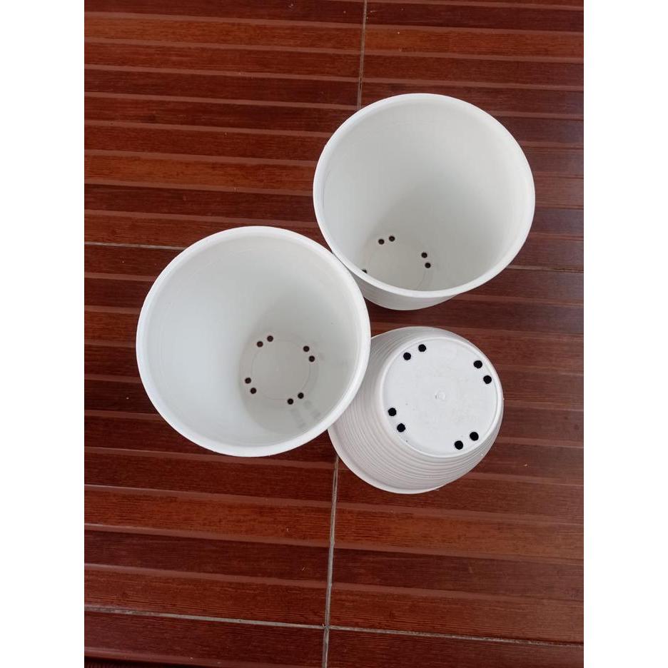 Pot Bunga Plastik Diameter 20 cm Putih Set 4 Buah