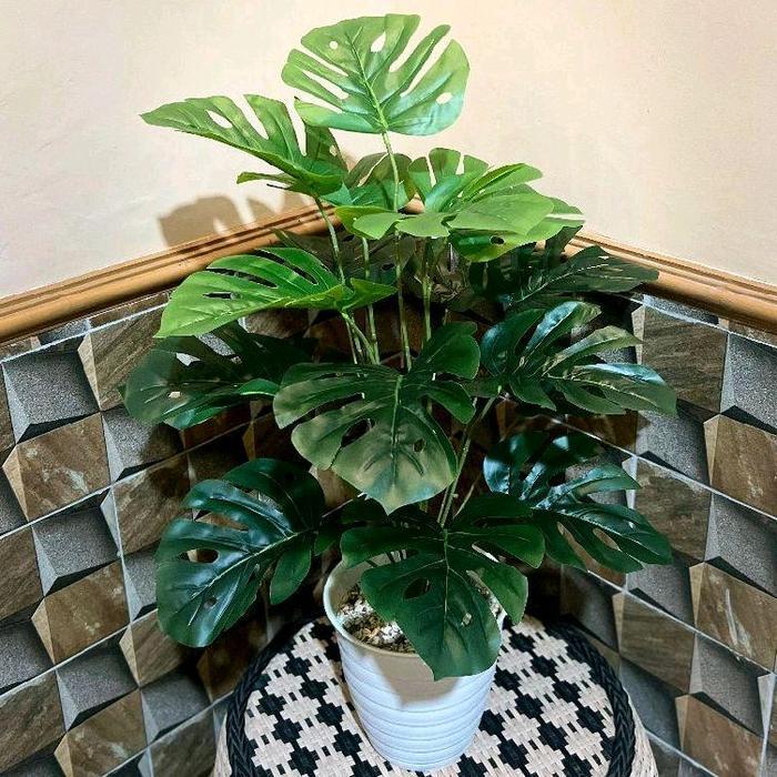 Tanaman hias artificial mostera Hijau polos daun 18 cabang + pot pirus