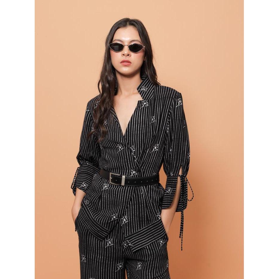 Oemah Etnik Wilsen Kemeja Batik Cap Rayon Wanita Lengan Panjang Hitam Motif Garis Vertikal x Wilsen 