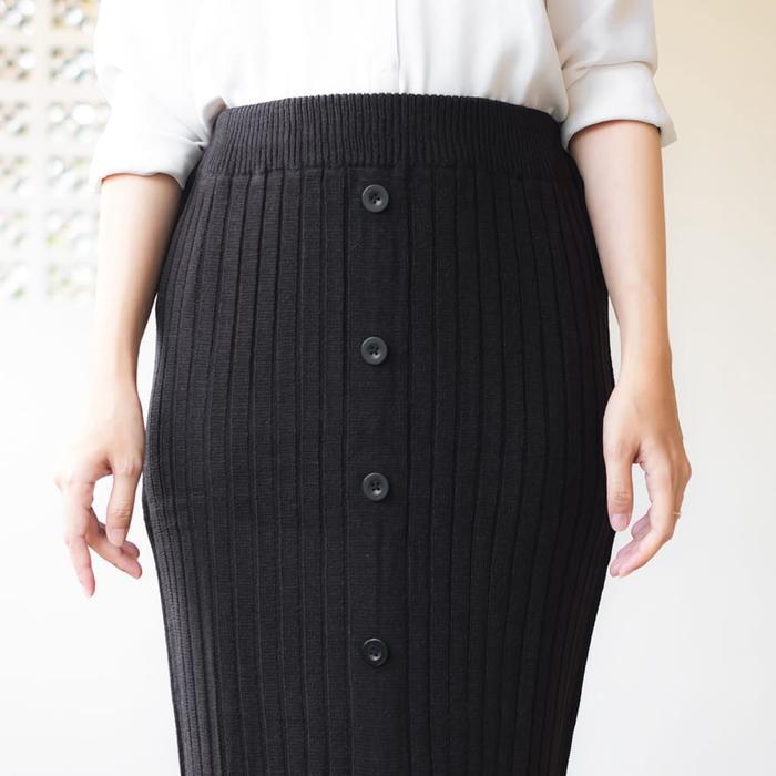 HANA SKIRT RAJUT Rok span rajut tebal model kancing depan bahan lembut stretchy warna hitam RAJUT KA