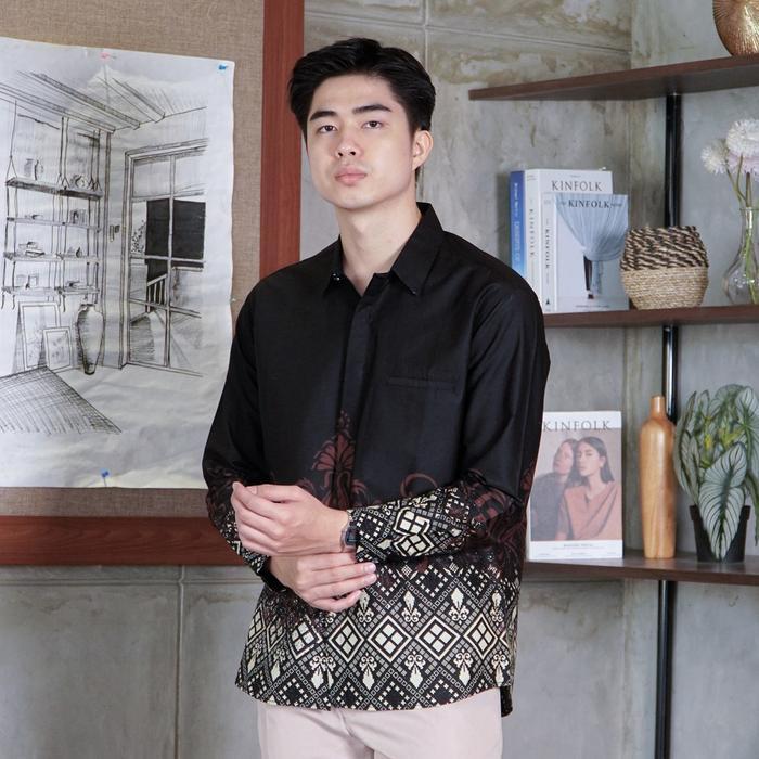 Swipe Up Kemeja Batik Pria Katun Slimfit Modern Lengan Panjang Motif Kresna Black