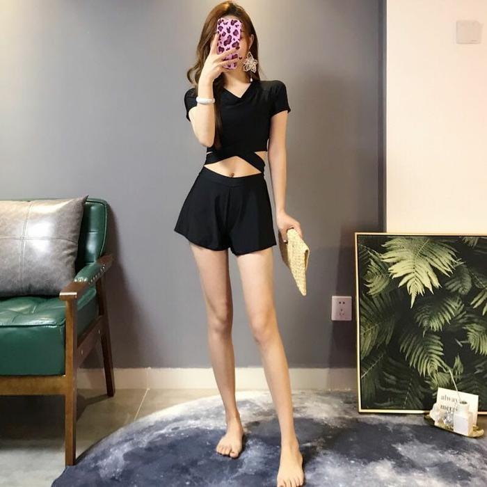 Set Bikini 3 Pcs Crop Top Lengan Pendek, Celana Dalam, dan Celana Pendek Outer untuk Wanita - 1 SET 