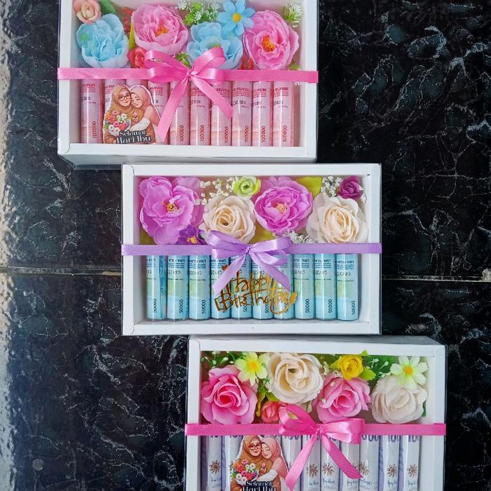 Gift Box Uang Isi 10 Lembar Uang Gift Bok Hampers Gift Box Bunga Hari Ibu Buket Hari Ibu Hampers