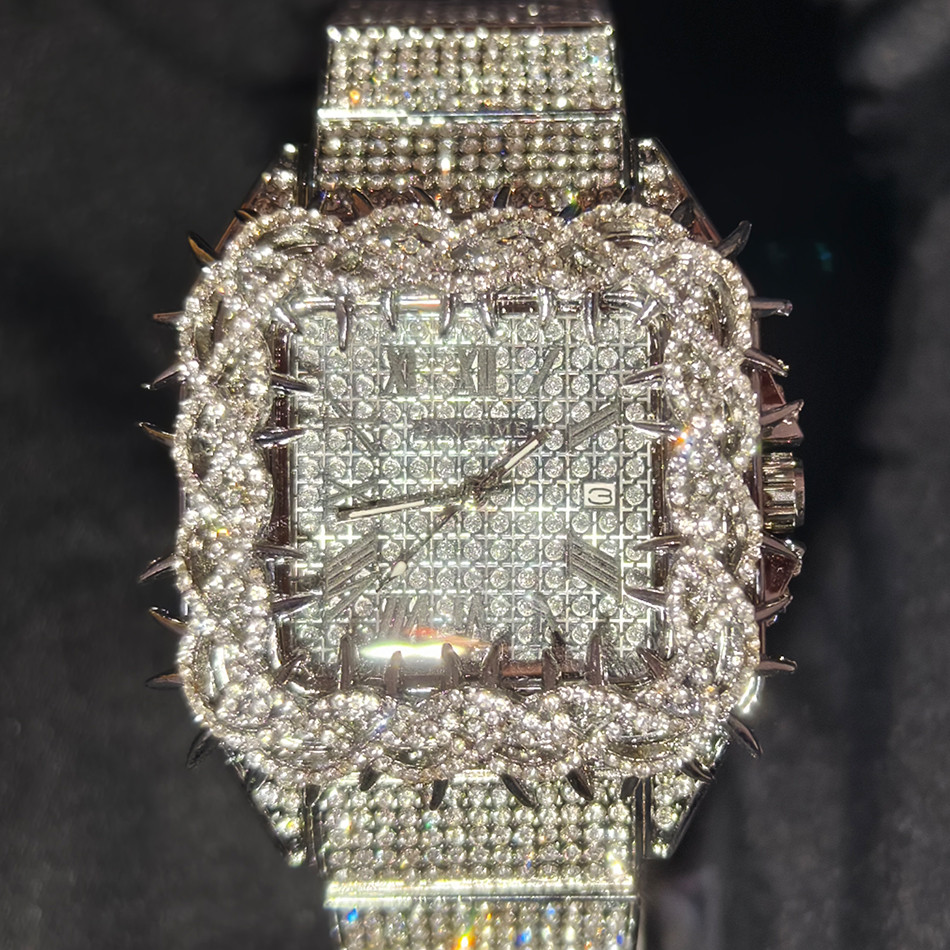 Shine Luxury Hip-Hop Diamond Watch with Emeralds for Men Replica Czech Stone Inlaid Waterproof Gold