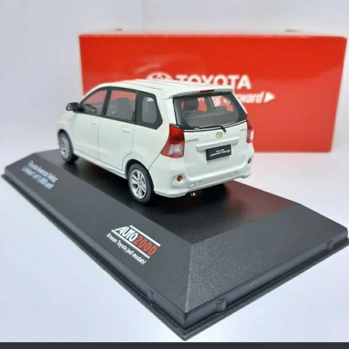 Diecast Mobil Toyota Avanza Veloz / Paper Box Original Auto2000
