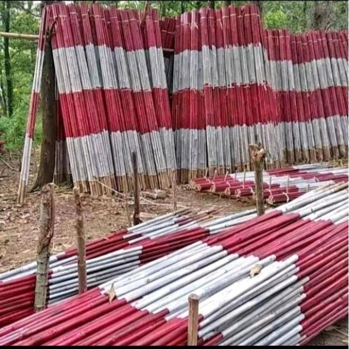 Tiang Bendera Bambu 3 Meter, Dicat Merah Putih dengan Cat Minyak, Tebal dan Tahan Lama