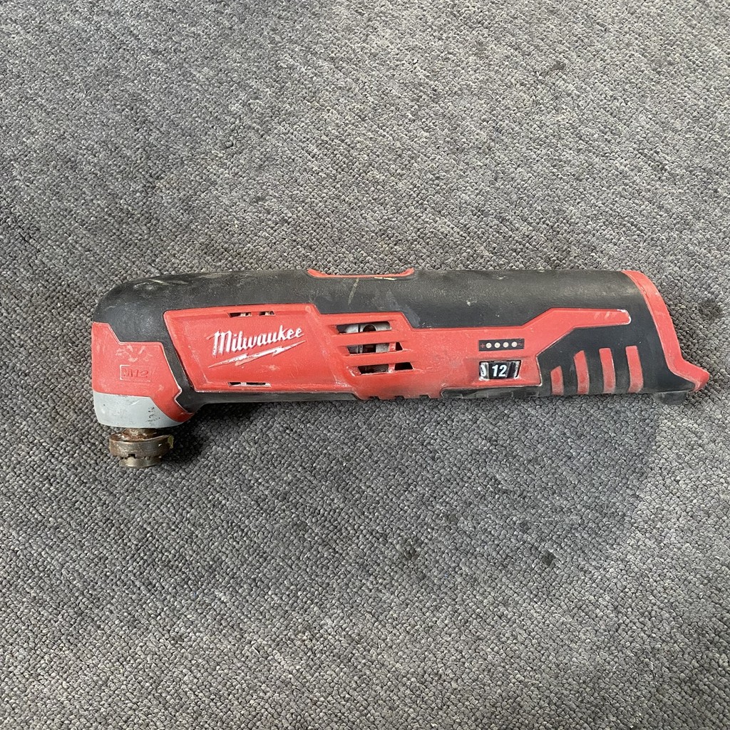 Milwaukee M12 Cordless Oscillating Multi-Tool 2426-20 Sander Attach 12V - Second hand, body only