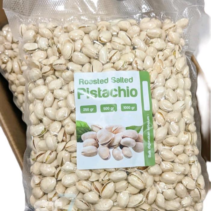 kacang pistachio , roasted salted kemasan 1kg Snack arab kacang mete plastik Aneka unik