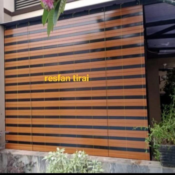 Tirai Kayu Motif Outdoor Ukuran 1.5x2.8 Meter Penghalau Hujan Panas