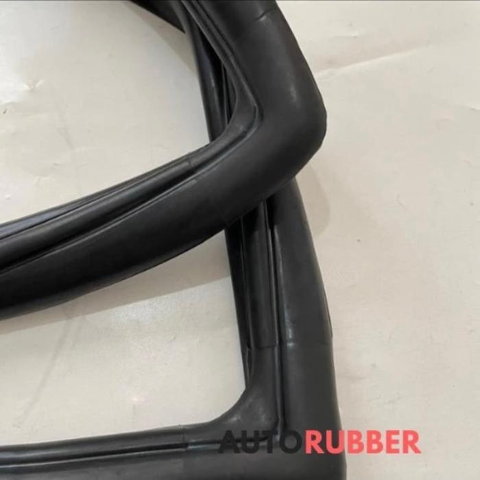 Karet Kaca Belakang Besar Kanan Kijang Rover