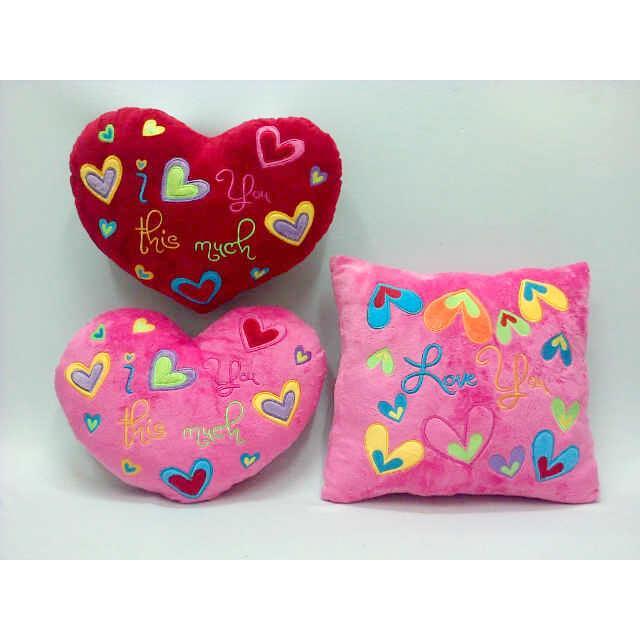 Bantal Love Bentuk Hati Pink Bahan Halus Empuk Ukuran 43x33cm