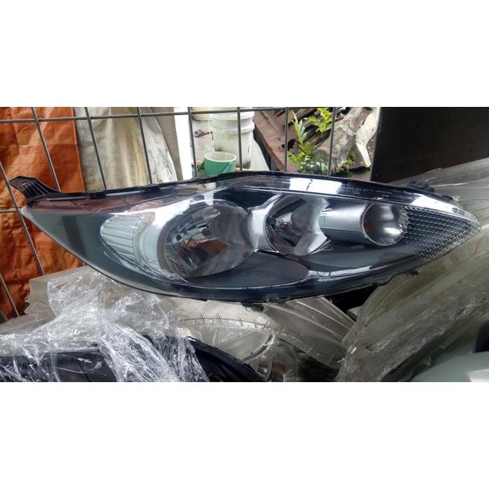 Headlamp ford fiesta
