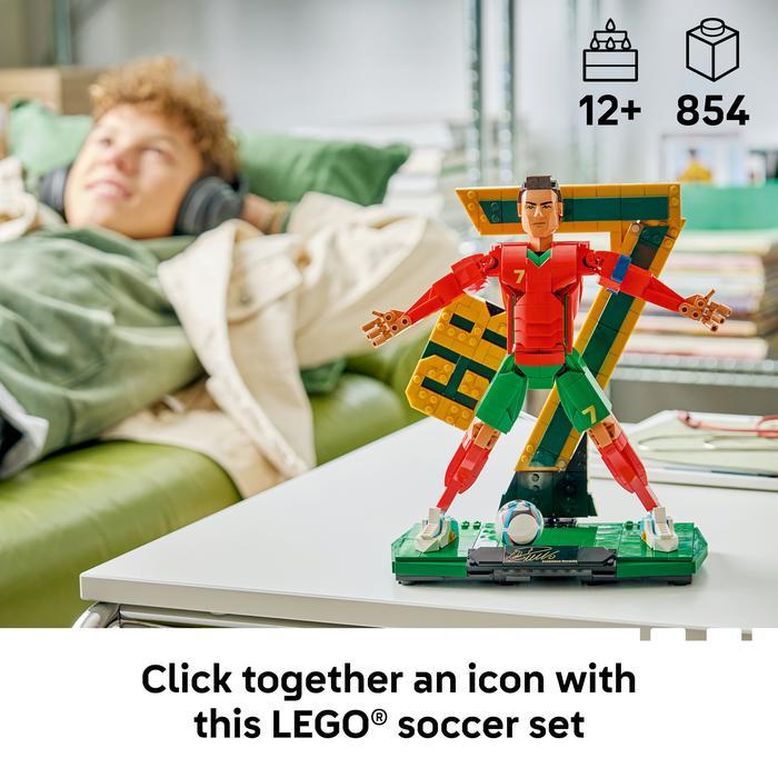 LEGO Editions Football 43016 Cristiano Ronaldo Soccer Legend (854 Pieces), Toys, Bricks, Mainan Anak