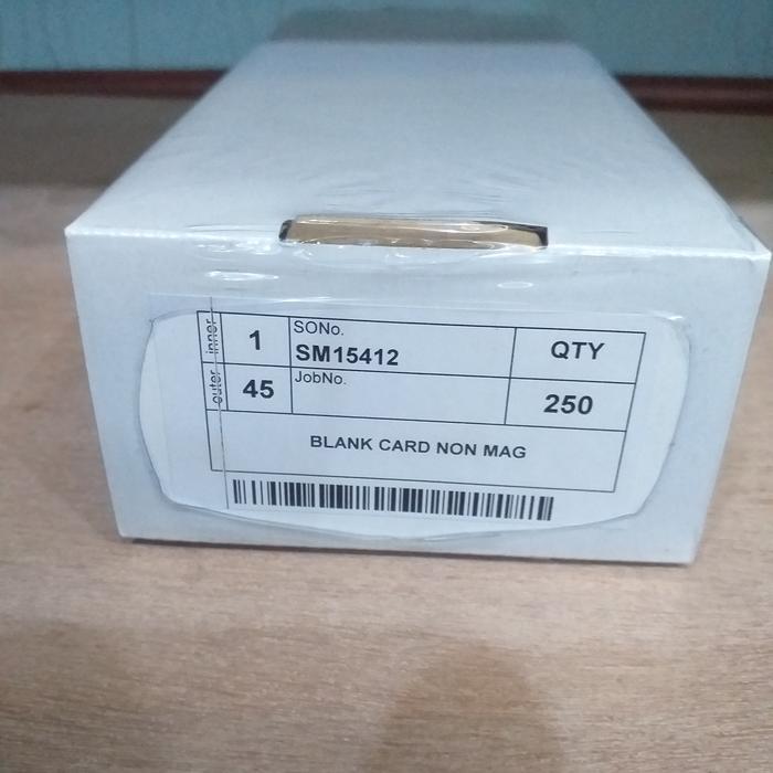 Kartu PVC Polos BC 30 M Ukuran Standar, 250 Lembar per Box
